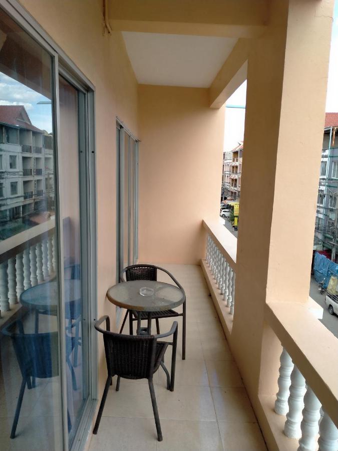 Welcome Lounge Apartment Pantai Jomtien Bagian luar foto