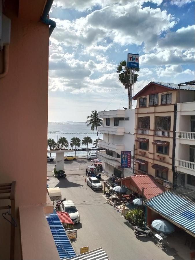Welcome Lounge Apartment Pantai Jomtien Bagian luar foto